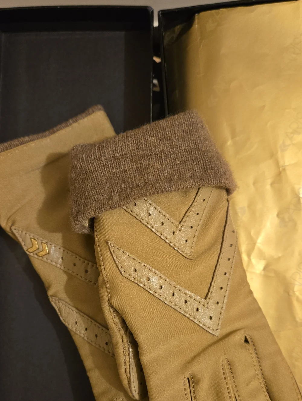 Vintage Isotoner Aris Tan Cashmere Lined Gloves OS